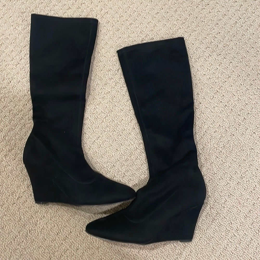 Black velvet boots, new  condition